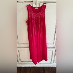 049: Vintage Vanity Fair, raspberry pink nightgown